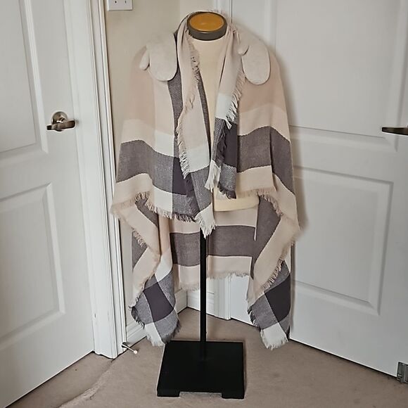 Ardene Women's Scarf & Gloves Set Cream - Picture 5 of 16